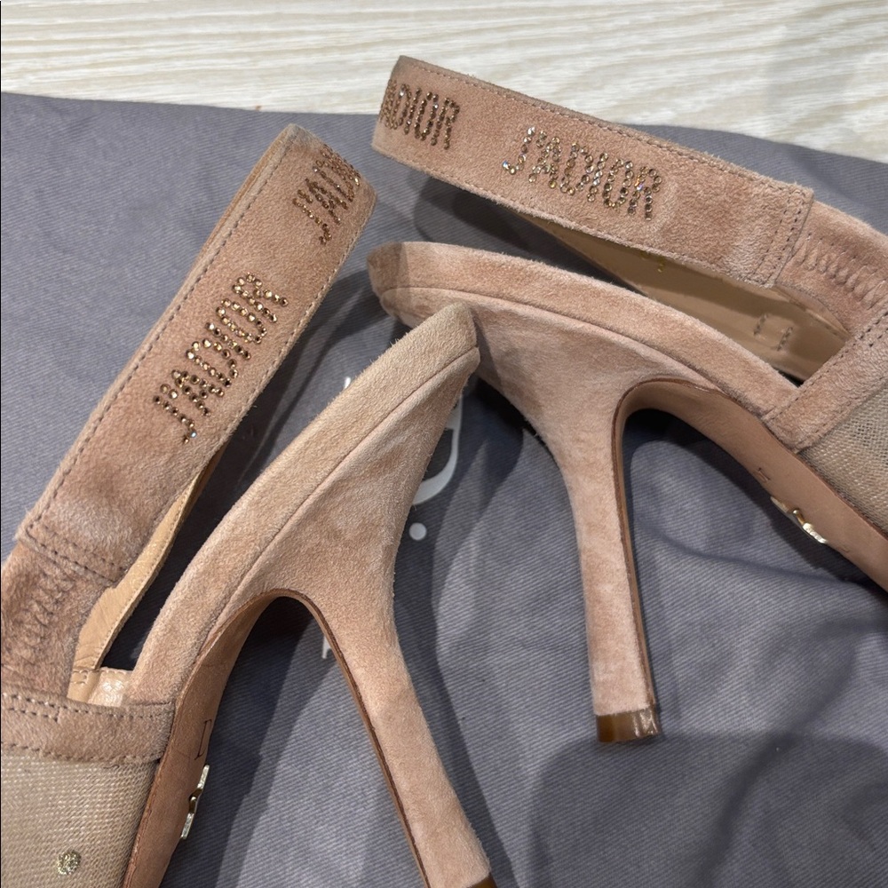 Authentic Christian Dior J'Adior Slingback Pump Heels
Nude and Gold
38.5 - Picture 8 of 12